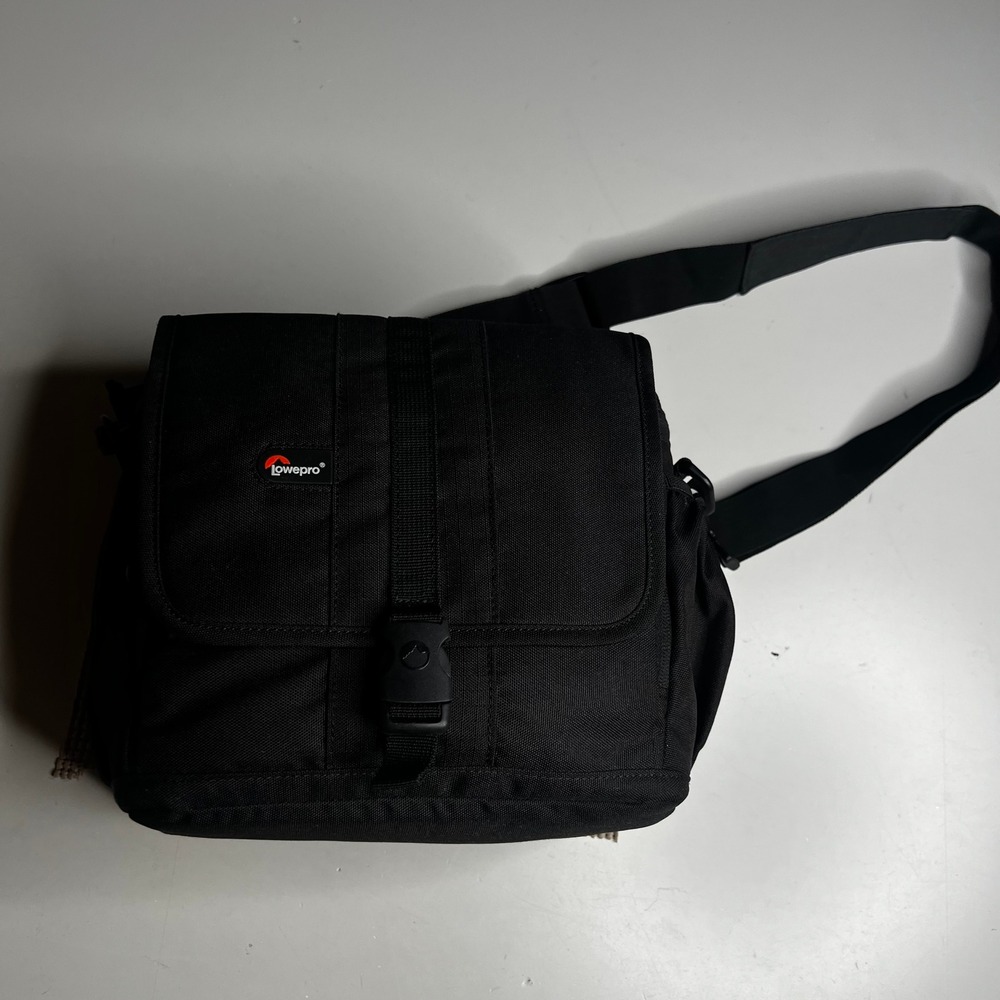 Lowepro Adventura 170 DSLR Camera Shoulder Bag Black Nylon Padded Case